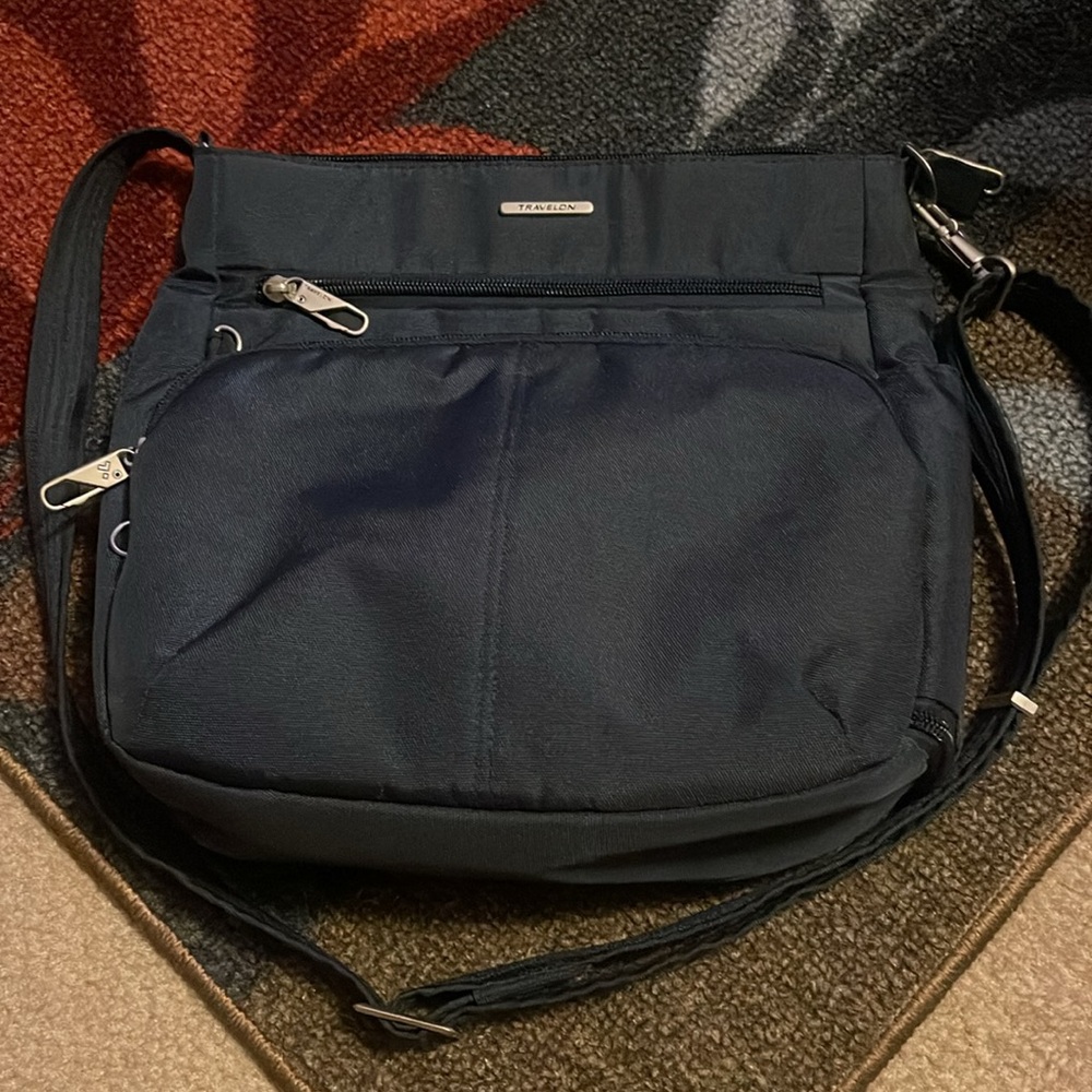 Travelon anti-theft classic crossbody bag